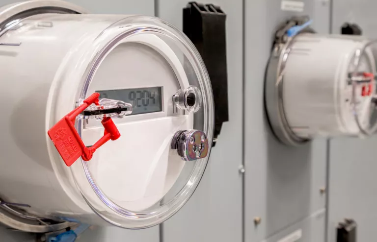 Zwei Smart-Meter in einem Bild gezeigt.